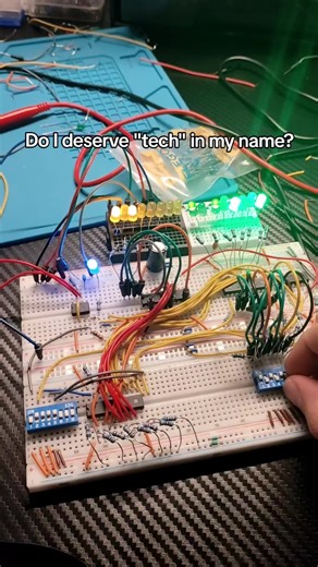 Attempting to build an 8 bit breadboard CPU, I have A and B register and the clock done, also a bus from A to B. #techtok #electronics #fyp #viral #