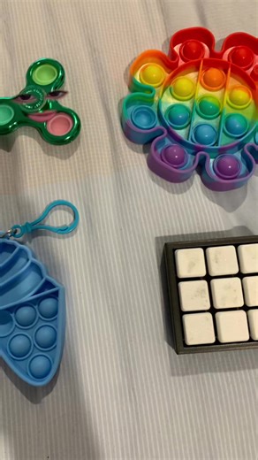 Fidget trading but the fidgets talk#fyp #viral #foryoupage #fidgettoys #2020