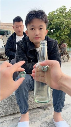 How to take out the bottle cap? #magical #funny #magic #魔术教学