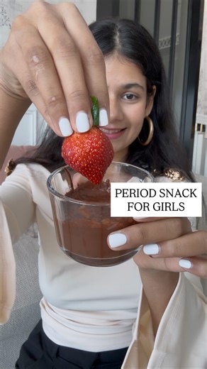 Deepsikha Jain on Instagram: "Period snack for girlsss🍓 This combination can help so much with reducing inflammation and also period cramps. Use 70%+ dark chocolate only and soak the strawberries before eating . #healthy #healthyfood #healthylifestyle #diet #weightloss #explore #period #girls"