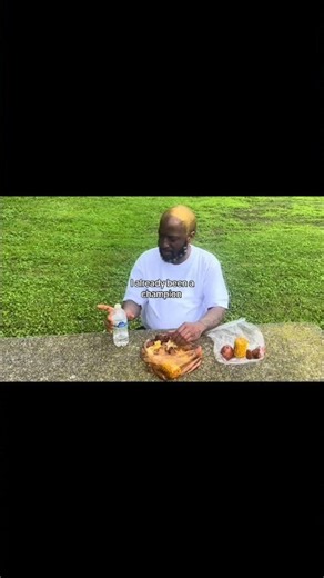 Deenthegreat catches Adrien Broner eating a crab boil #funny #adrienbroner #deenthegreat