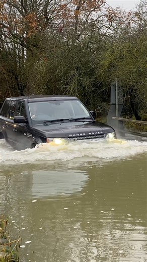 Range Rover has a splashing good time #ford #flood #splash #waves #sendit #river #entertainment #noway #ohno #crazy #education #fun #satisfying #fyp #fbreels #fb | Vehicles Vs Water
