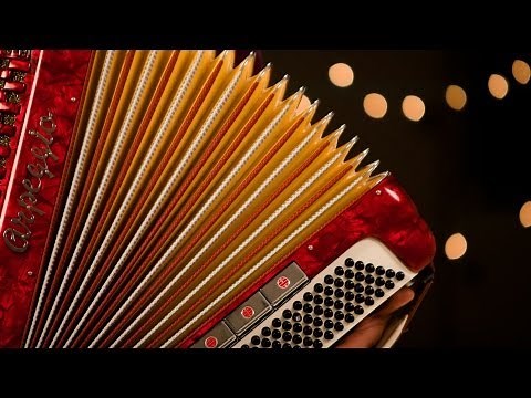 How to Operate Accordion Bellows | Accordion Lessons