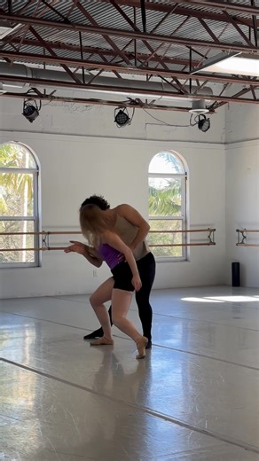 On stage this Spring 🔜 Inspired by Bernini’s life-sized sculpture of the same name, Ben Needham-Wood’s captivating ‘Apollo & Daphne’ returns to the stage for ‘Ballet in the Gardens,’ our debut performance at Pinecrest Gardens’ beautiful Banyan Bowl. 🗓️ January 31 at Pinecrest Gardens 🎟️ pinecrestgardens.org/Arts-Events/Events-Calendar/1.31.26-Dimensions-Dance-Theater-of-Miami 📹 Selah Jane Oliver & Rafael Ruiz-del-Vizo in ‘Apollo & Daphne,’ choreography by Ben Needham-Wood. | Dimensions Dance
