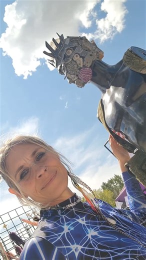 At @_unison_fest_ 2024... And just trying to get a kiss. Whats up with these tall guys not even wanting to lean in a little bit?? Meet me halfway, baby! Lol 😂 @rayne.drip @rayneepie #kisses #UnisonVibes #unisonfest #raynedrip #festivalseason | Rayne.Drip