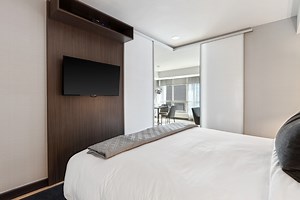 A quelle hauteur installer une TV au mur dans une chambre ? - La Maison Parfaite