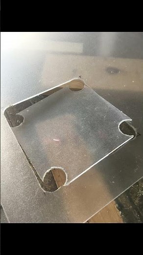 窓に換気扇を取り付けてみた