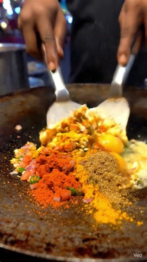 Street Style Egg Bhurji Recipe 🔥 | Mumbai Style Anda Bhurji | Easy Egg Recipe #shorts