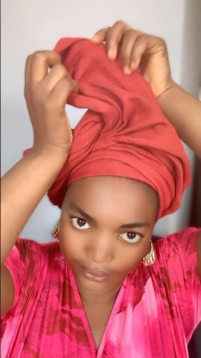 This head wrap is so cute and simple to tie