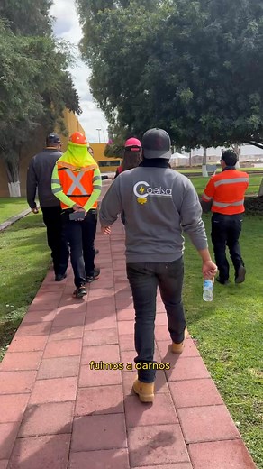 225K views · 5.1K reactions | ¿COMO Se Hace el CABLE DE COBRE? ⚡️✅ #reels #electricidad #electricistas #electric #electrician #empresa #industrial #instalador #lampara #conductor #armado #domingo #arquitectura #arquitecturaydiseño #arquitecto #diseñointerior #diseñodeinteriores #trabajo #trabajopesado #cool | Rene Salinas Electricista | Facebook