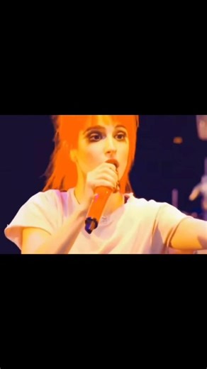 Hayley Williams of paramore ❤️ #concert #paramore #live