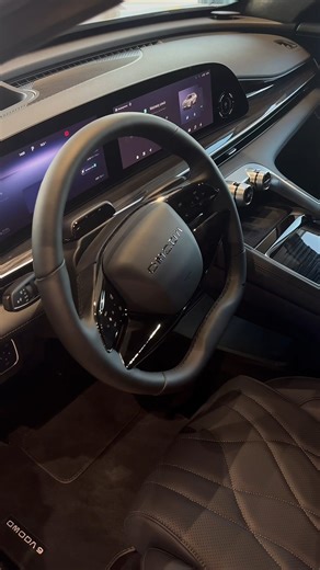 Omoda 9 zachwyca w każdym calu! 😍 👉 Futurystyczny design i LED-owe światła 👉 Luksusowe fotele z masażem, podgrzewaniem i wentylacją 👉 Ogromny ekran multimedialny i super nowoczesne systemy 👉 Zaawansowane technologie bezpieczeństwa 👉 Mocny napęd i płynna jazda na każdej trasie To samochód, które robi efekt WOW na żywo! 😱 Zapraszamy do salonów Omoda & Jaecoo Grupa Bemo na jazdę testową! #omoda9 #omoda9superhybrid #OmodaJaecoo #omodagrupabemo | Omoda & Jaecoo Grupa Bemo