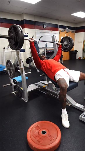 O’Shea on Instagram: "Solo Incline Bench Day 🦍🦍🦍 • • • • • • • • • • • • • • • #explore #fitnessmotivation #fitness #gymmotivation #gymlife #weightlifting #explorepage #reels #benchpress #chestworkout #2026 #cfp #football #wisconsin #fabletics #gymshark"