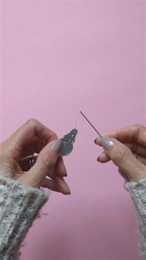 How to use a needle threader 🪡 #embroidery #embroiderytutorial #handembroidery