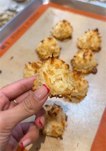 Coconut macaroons #baking | Coconut Macaroons