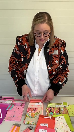 Enhancing Everglow with Tula Pink Solids! 🤩 • #TulaTalk Happy Tuesday! It’s me again! A few weeks back I posted a Tuesday video pairing the new #TulaPinkEverglow fabrics with the True Colors “back up dancers” and everyone seemed to really find value in that video. Well today we are back working with Everglow, only this time it’s mixing, matching, and pairing #TulaPinkSolids with Everglow! The exciting thing about creating with my Solids True Colors collections are that they are replenish-able.