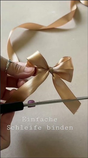 DIY einfache Schleife binden zum Geschenke einpacken Geschenkschleife aus Satinband BinnBonn