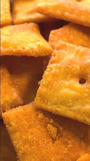 Extra Cheesy Cheez-It Taste Test… WOW. 🧀💥