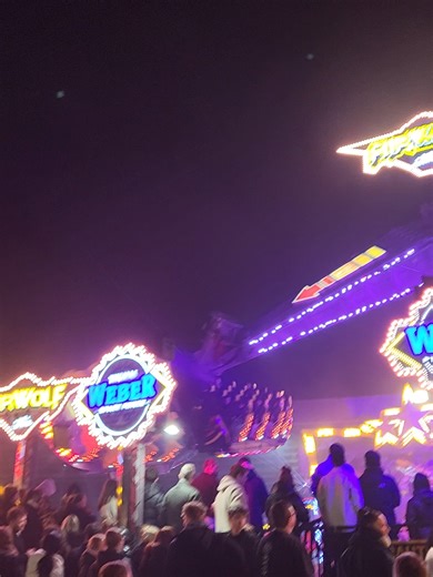 Airwolf - Weber auf der Allerheiligenkirmes Soest 2025 #airwolf #weber #allerheiligenkirmessoest #allerheiligen#soest#2025 #kirmes#kirmesfeeling#kirmeskind#festplatz#karussell#Schausteller#rid#rummel#endlichwiederkirmes2025#schaustellerleben#schaustellerontour#kirmestime#fahrgeschäft #fair#carousel#justo#eerlijk#kermis#kermisattracties#Adrenalin#Familienzeit#Tradition#lichtermeer#Manèges#Jaarmarkt#lunapark#aufbau#viral#pov#fyp#erinnerung#tikto#crazy#tiktokviral#love#likе#foryour#followmy#repost#