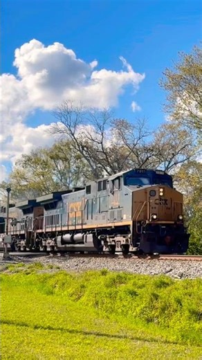 CSXT 7011 leads on CSX I143-07 with an awesome NF K5LA on 03/07/2026 #Shorts #train