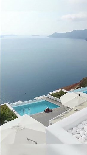 🇬🇷 GREECE: Santorini, where the sunset bathes everything in gold