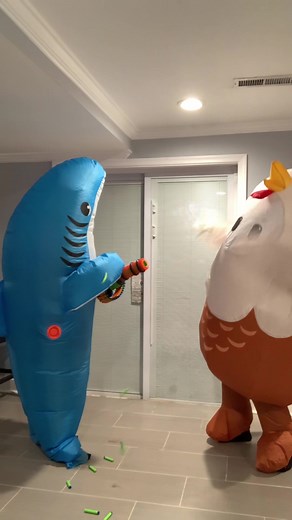 #fyp #halloween #dance #inflatable #shark #chicken #fallguys #yhlqmdlg #costume