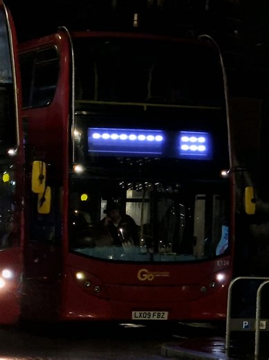 Explore the E124 Bus Route on AZ1 Service