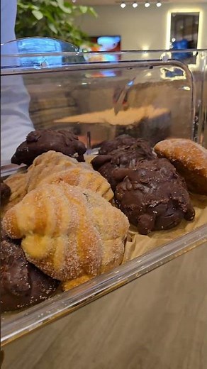 Visitando el recién reaperturado restaurant en Acapulco