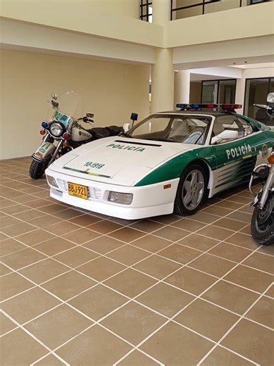 Ferrari 348 GTS: Historia y Tesoros de Tunja