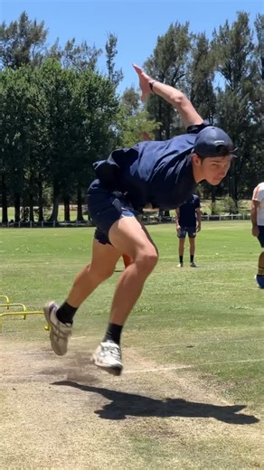 Wayde Kerwin Damon | Fast Bowling Coach on Instagram: "For the love of bowling fast☄️ Make sure to follow this account for fast bowling coaching content📲 #cricket #fastbowling #coachwkd"