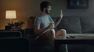 Buffalo Wild Wings $5 Gameday Specials TV Spot, 'High Five'