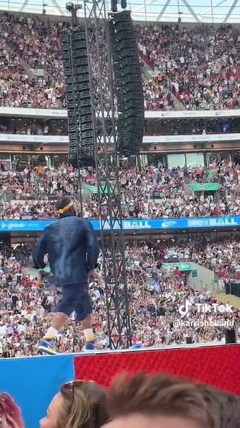 I still can’t believe this #jls #capitalstb #stb @JLSofficial 🥹 @astonmerrygold @Marvin Humes @JB Gill @Oritsé