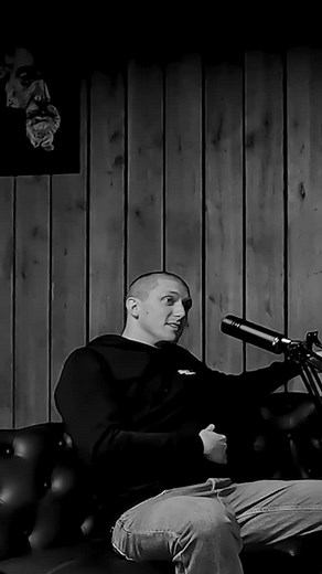 In the Mental Edge podcast spreekt @marnickvandebroek over zijn ervaring in het Mental Edge programma en legt hij uit waarom het belangrijk is om jezelf te kunnen verdedigen op straat! #combat #urbancombatives #closequartercombat #thementaledgepodcast #podcast #thementaledgeprogram | The Basement