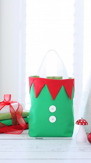 Stitching up holiday magic, one seam at a time 🎁 How jolly is this Elf Gift Bag? 📹: Lisa Cox @aspoonfulsugar | Quilting Deals - Missouri Star Quilt Co