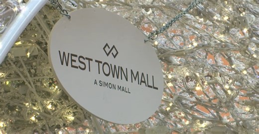 Scammers posing as sports team at West Town Mall defraud victim of $1,600