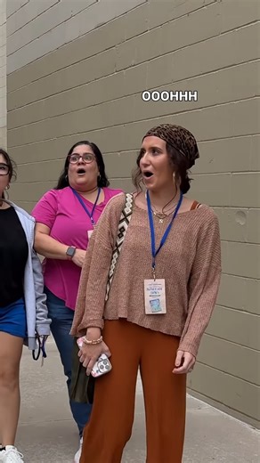 😍 If you’ve been to any of our events you know we do our best to spend quality time chatting and taking photos with every single attendee. We knew this would be tough at our Disney event with 500 tickets and only 2 hours. So Garrett Gee went before the event to surprise some of you waiting in line..🥰 You are such sweethearts!! 😍 Important info : To celebrate our book launch EVERYTHING ON OUR WEBSITE IS ON SALE FOR THE HOLIDAYS! Including our brand new map blankets and lanterns that are a mean