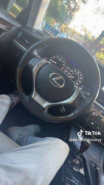 2014 Lexus ES350 Ultra Luxury Package Features