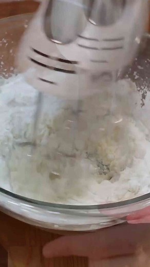 Easy homemade buttercream frosting