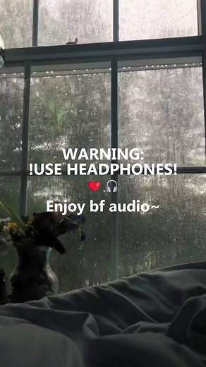 🎧🫣What was he doing…What smells so good?🥵This deep voice really makes my stomach did the thing💕 #asmrsounds #soothingsounds #fyp #boyfriend #whisper #deepvoice #moodbooster #relax #comfortable #rainyvibes