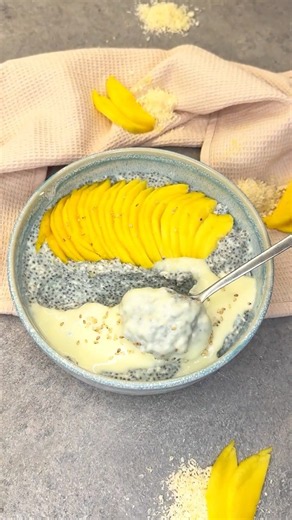 The EASIEST And BEST High Protein Mango Sticky Chia Pudding! 🥭💪🏼 #highprotein #mango #shorts