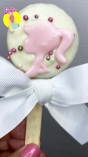 33K views · 492 reactions | 朗 Diseño Barbie, fácil y sin moldes!! Hazlo tú también, aprende con nosotros. #barbie #tendencia #siemprehayideasparaelpostre #ideas #mamaemprendora #vendetodoslosdías #tipsanstricks #lindo #facil #rapido | RecetasyFresas | Facebook