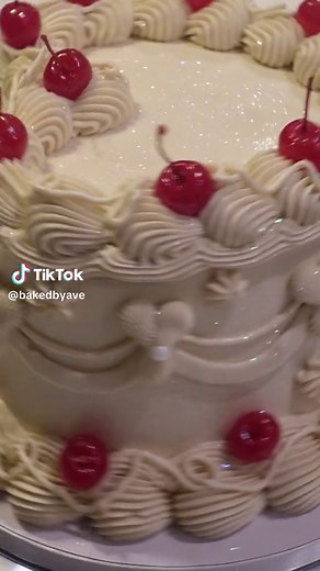 The perfect decorating kit for beginners or any baker wanting to invest in high quality tools for their business 🖤 #kootek #cakedecoratingkit #amazonfinds #cakedecorating #heartcake