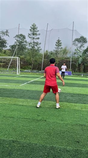 Dendi hermawan on Instagram: "body shape itu penting untuk pergerakan yang lebih tajam 💥🔥 lamin yamal ketar ketir liat kamu gal @bang_galilo 🙌🏻 rate pemain baru coach ni 🙏🏻"