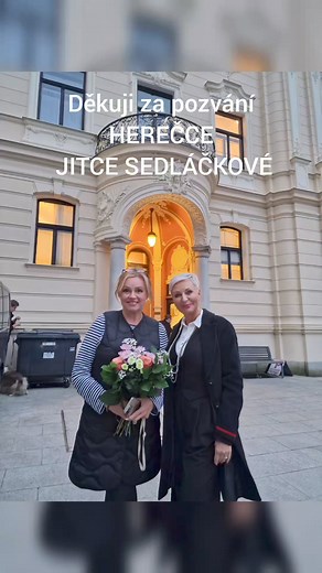 DĚKUJI🙏za pozvání herečce Jitka Sedláčková na hru MŮŽEM S MUŽEM Dlouho jsem se v divadle tak nezasmála.🤣😆 Úžasný výkon a umění doslova lidi smíchem odbourat👍😆🎉 #karlovyvary #divadlo #kultura | Obuv Leda