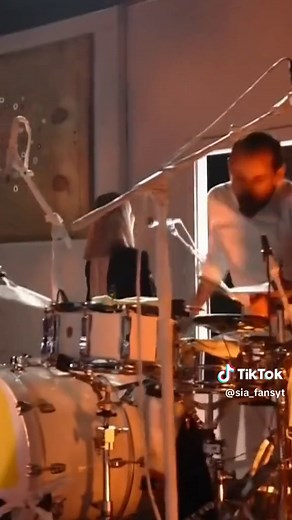Sia Live Performance of 'Chandelier' at SoundClash 2014