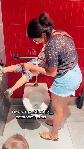 TODDLERS HACK! This is how I hold my toddler when he needs to pee while we are out. It’s really easy! I’m so serious 😂 it’s my favorite way to do it and he thinks it’s fun. This is going in my Laguna beach Vlog but figured you guys would get a kick out of it 🤣 I’m efficient girl. Try it with your boys! #momoftiktok #momtok #toddlerlife #toddlerhacks