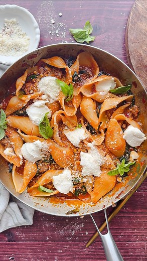 The other day I made these unstuffed stuffed shells that were the most delicious thing I’ve had in a long time (hard thing to say considering I don’t eat anything that isn’t delicious 🤣) I don’t even have a real recipe, I just cooked some sausage, added shallots and garlic along with some Calabrian chilis, tomato paste, pasta water and basil and season with S&P. Cook for about 15 minutes while boiling some jumbo shells then toss with the sauce, touch more pasta water, handful of parm, cook all