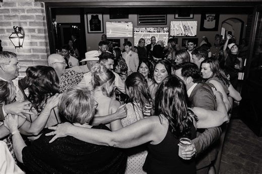 ✨ The most common wedding speeches (so no one’s caught off guard) ✨ Save this send it to your speakers 👇 💍 Engagement Party • Party hosts • Groom 🎁 Bridal Shower • Mother of the bride • MOB’s sisters / close friends • The couple 🍾 Bachelorette Party • Maid of honor • Bride 🍻 Bachelor Party • Best man • Groom 🍽 Rehearsal Dinner • Groom’s parents • Bride’s parents 🥂 Welcome Reception • Best man • Maid of honor 🎤 Wedding Reception • Parents of the bride • Parents of the groom • Best man • M