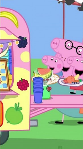 Peppa Pig's Family Help Mr. Bull Make Drinks! 🥤🍊 #peppapig #shorts