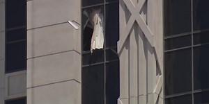WATCH: Barricaded man breaks Las Vegas hotel window, throws large objects out